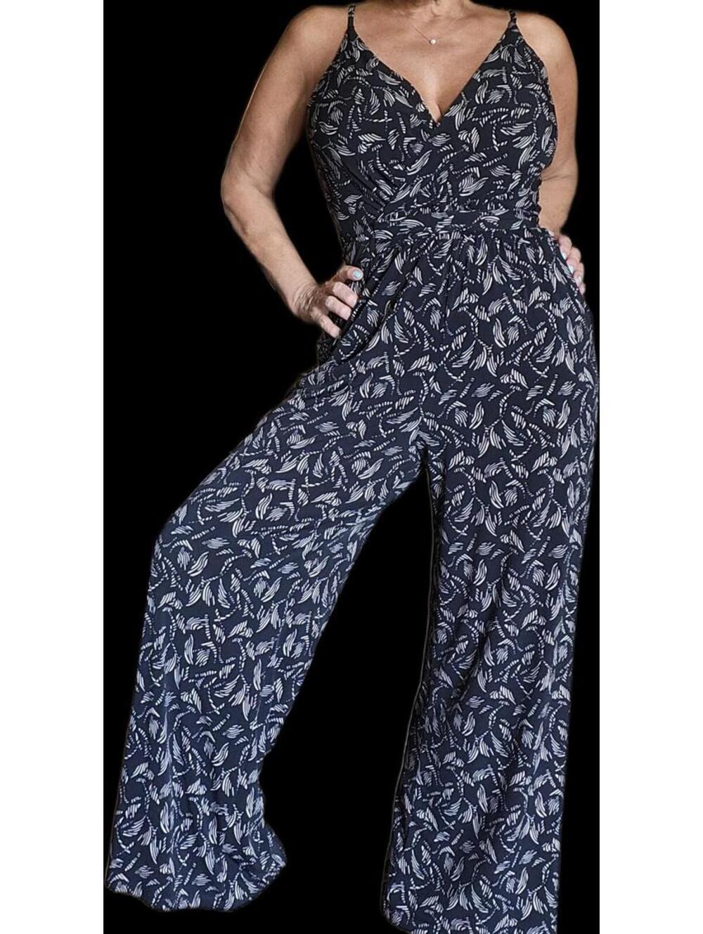 Kaileigh Rochelle Knit Jumpsuit Size Large EUC